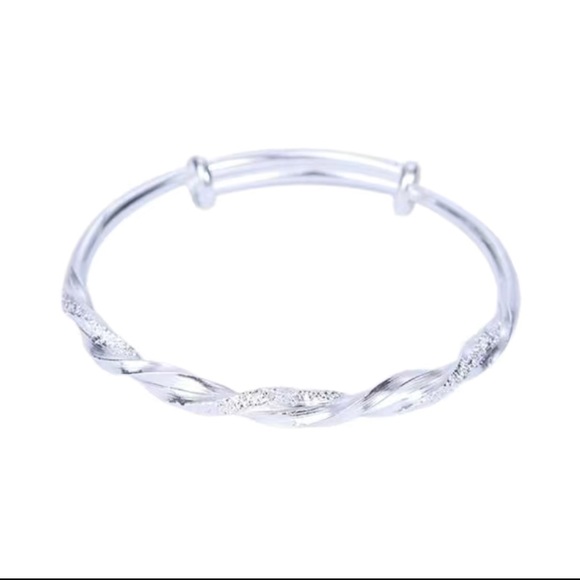 ⭐️925 Silver Mobius Nail Sand Bracelet - twist design that is adjustable - Picture 5 of 5